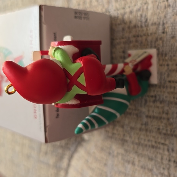 HALLMARK DISNEY KEEPSAKE LETTERS TO SANTA CHRISTMAS TREE ORNAMENT - Picture 5 of 12